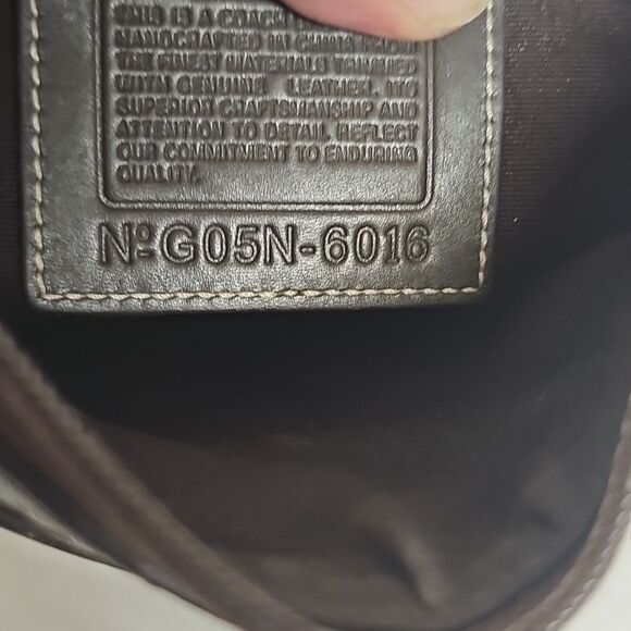 COACH SIGNATURE STRIPE SWINGPACK BFPM-06-053 - Picture 5 of 9